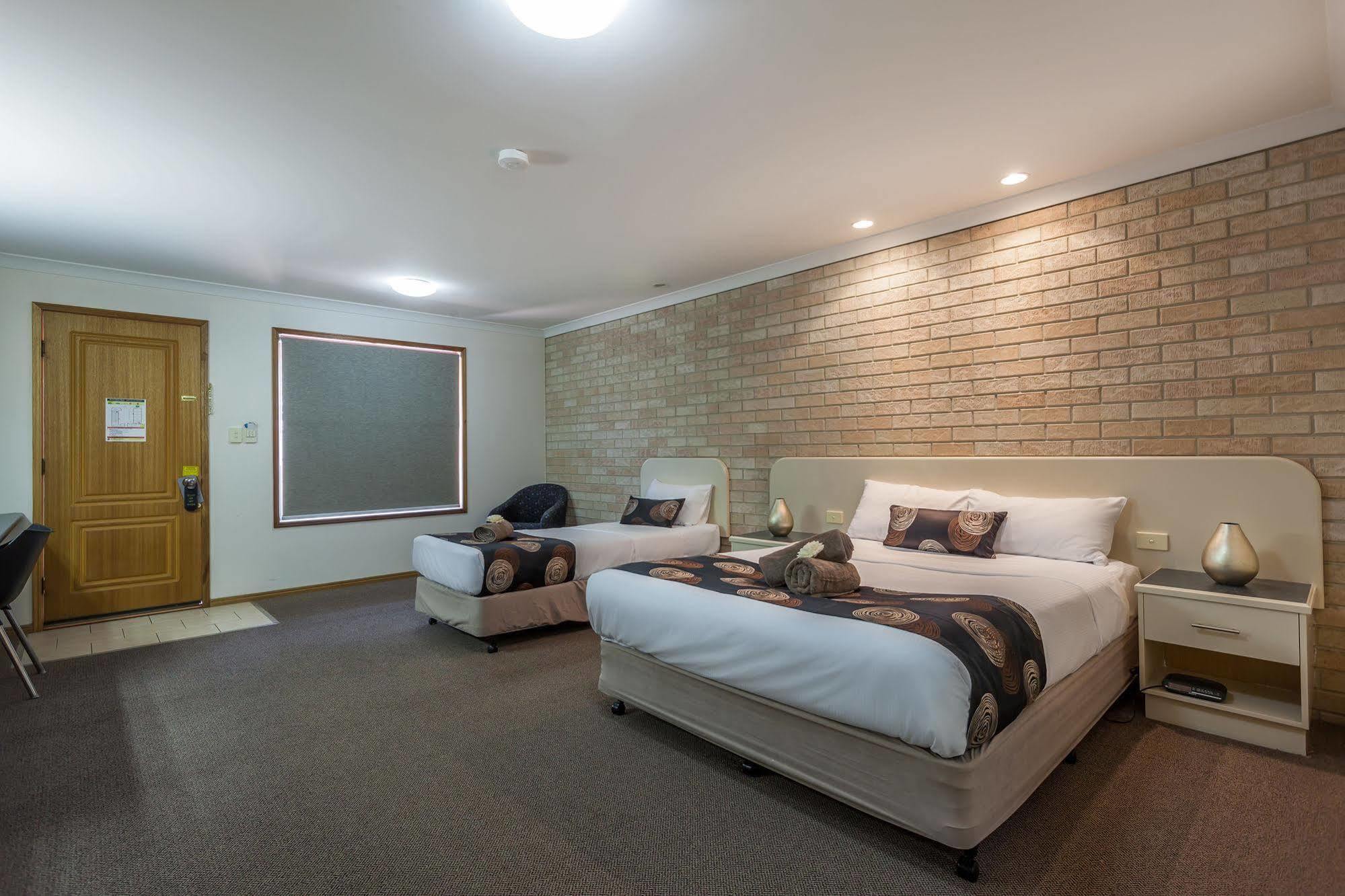 Clifford Gardens Motor Inn 투움바 외부 사진