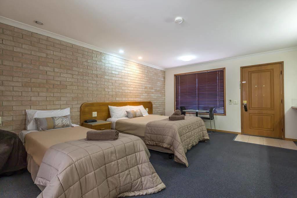 Clifford Gardens Motor Inn 투움바 외부 사진
